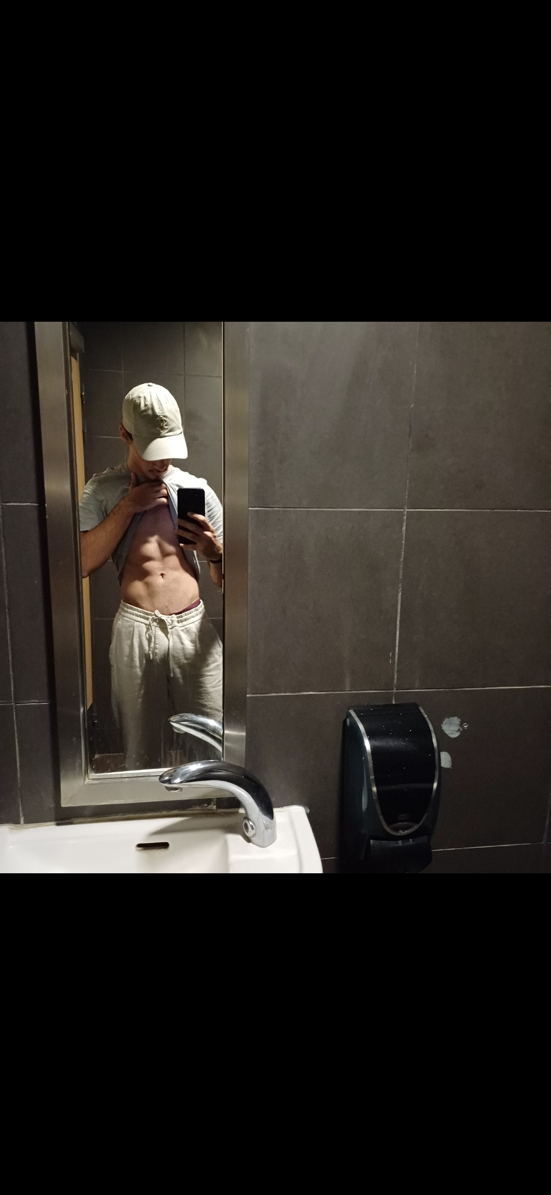 Profil de Abdel-rahim, 20 ans, Lieu gay à Réchy