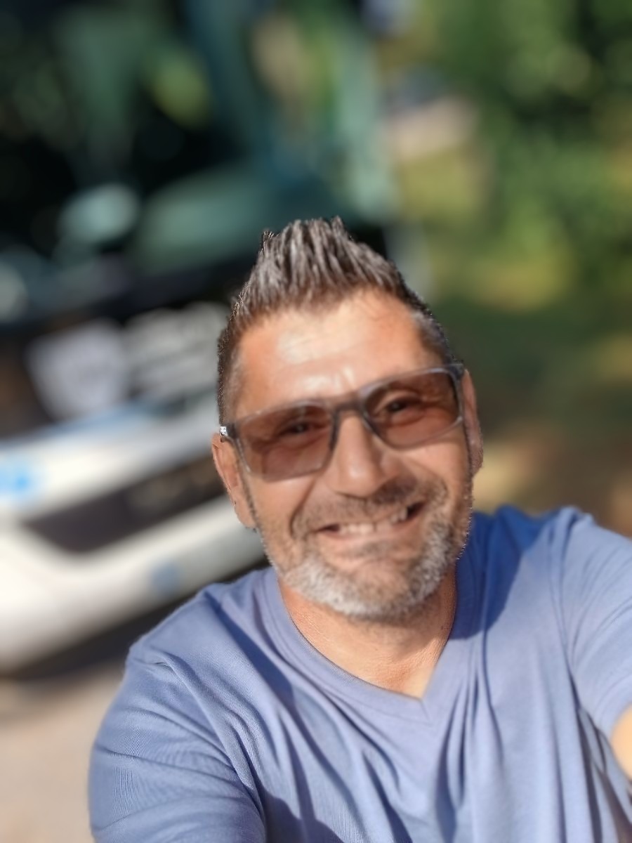 Profil de Haouari, 51 ans, Lieu gay à Ogens