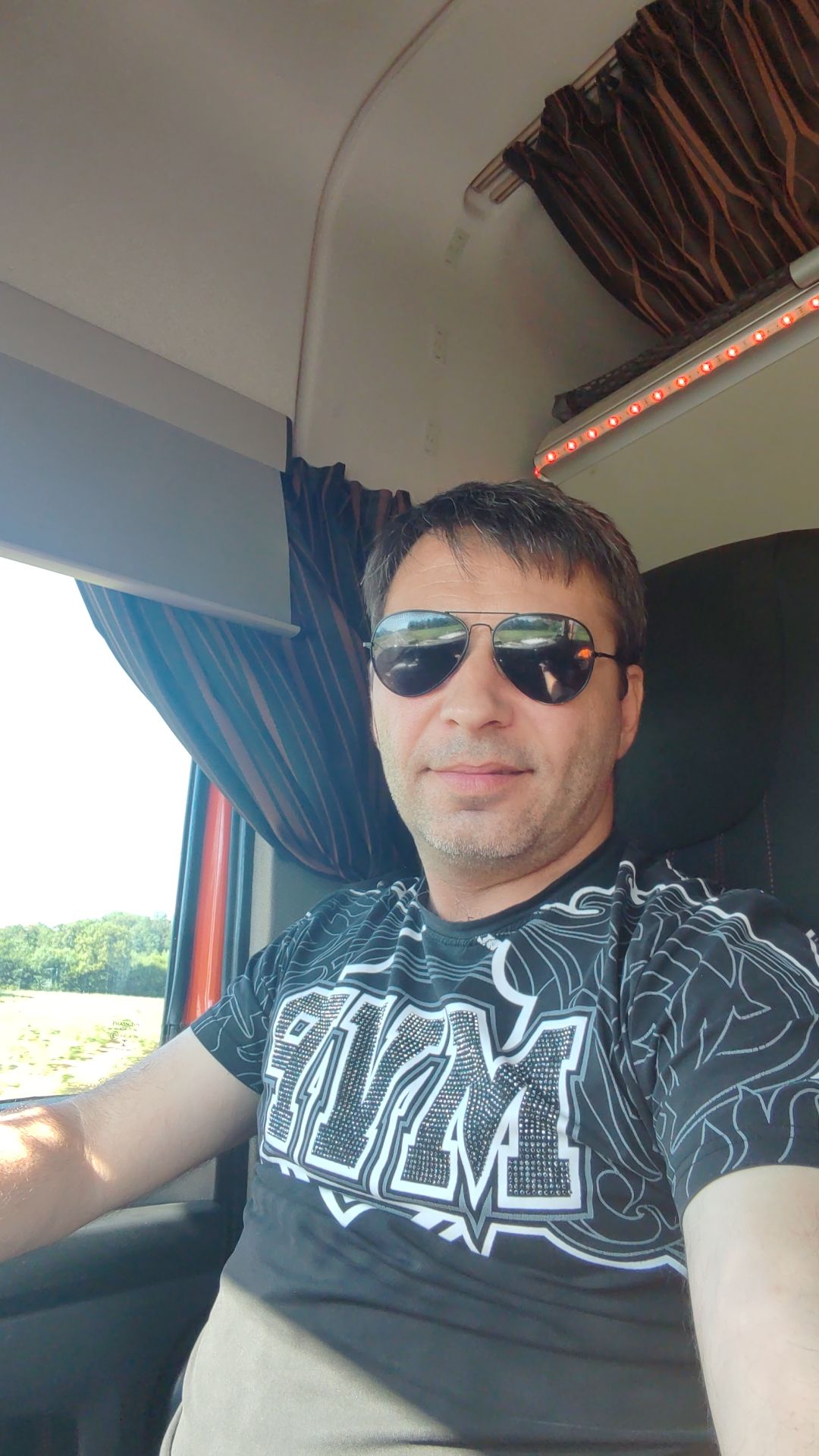 Profil de Keyhan, 45 ans, Lieu gay à Tschlin