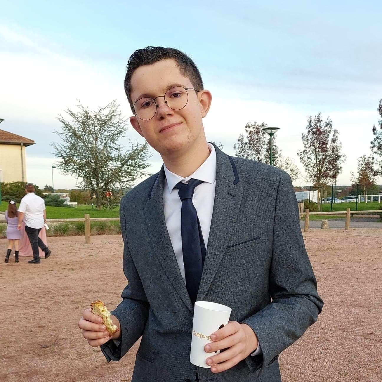 Profil de Shems-eddine, 21 ans, Lieu gay à Pompaples