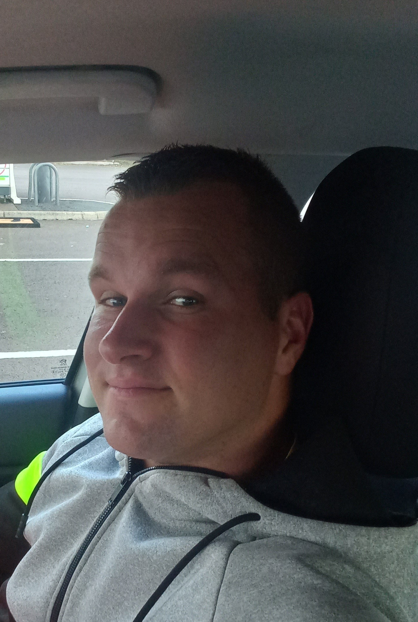 Profil de Djoey, 26 ans, Lieu gay à Pailly