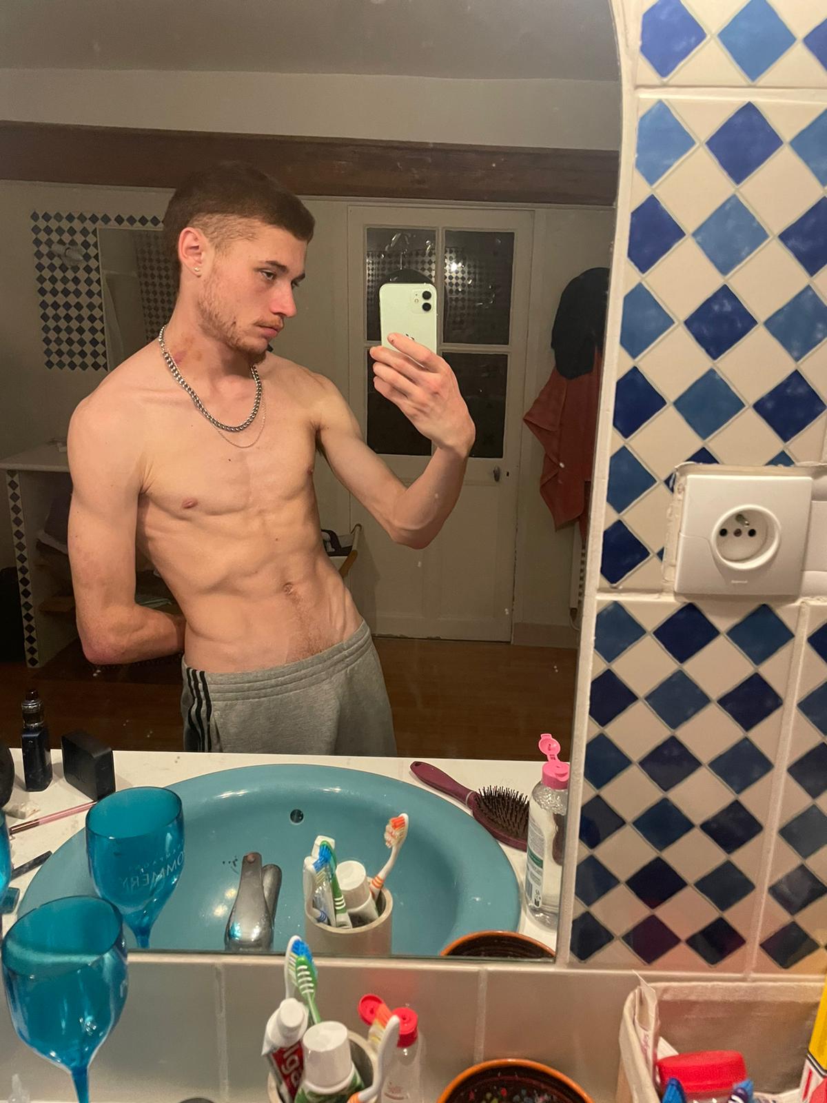 Profil de Brendon, 21 ans, Lieu gay à Innerferrera