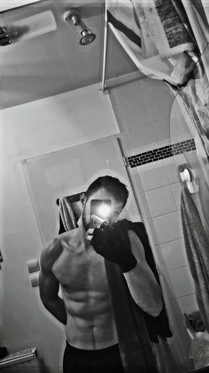Profil de Genaro, 28 ans, Lieu gay à Loc