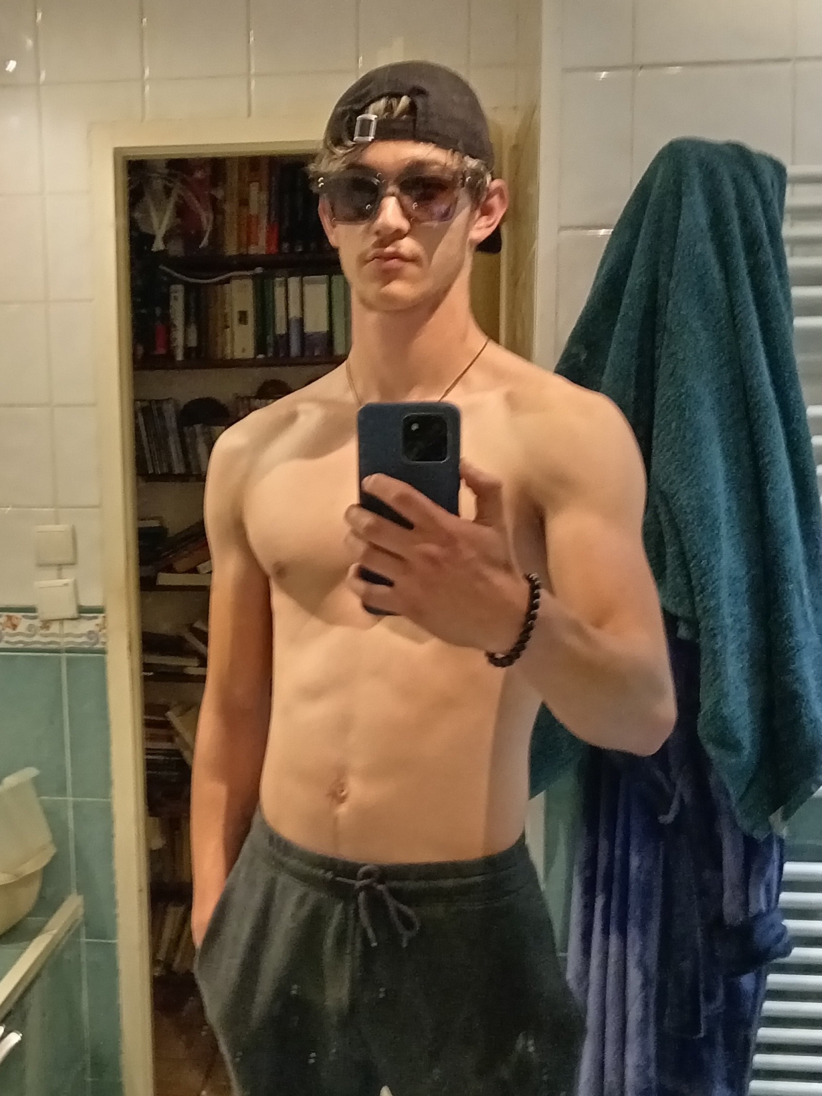 Profil de Mahieddine, 18 ans, Lieu gay à Misery