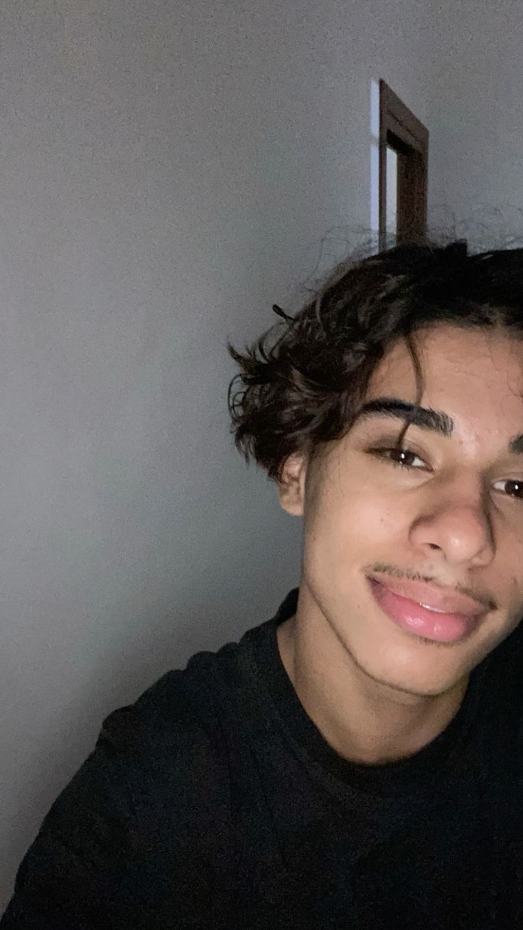 Profil de Abderahmen, 18 ans, Lieu gay à Chessel