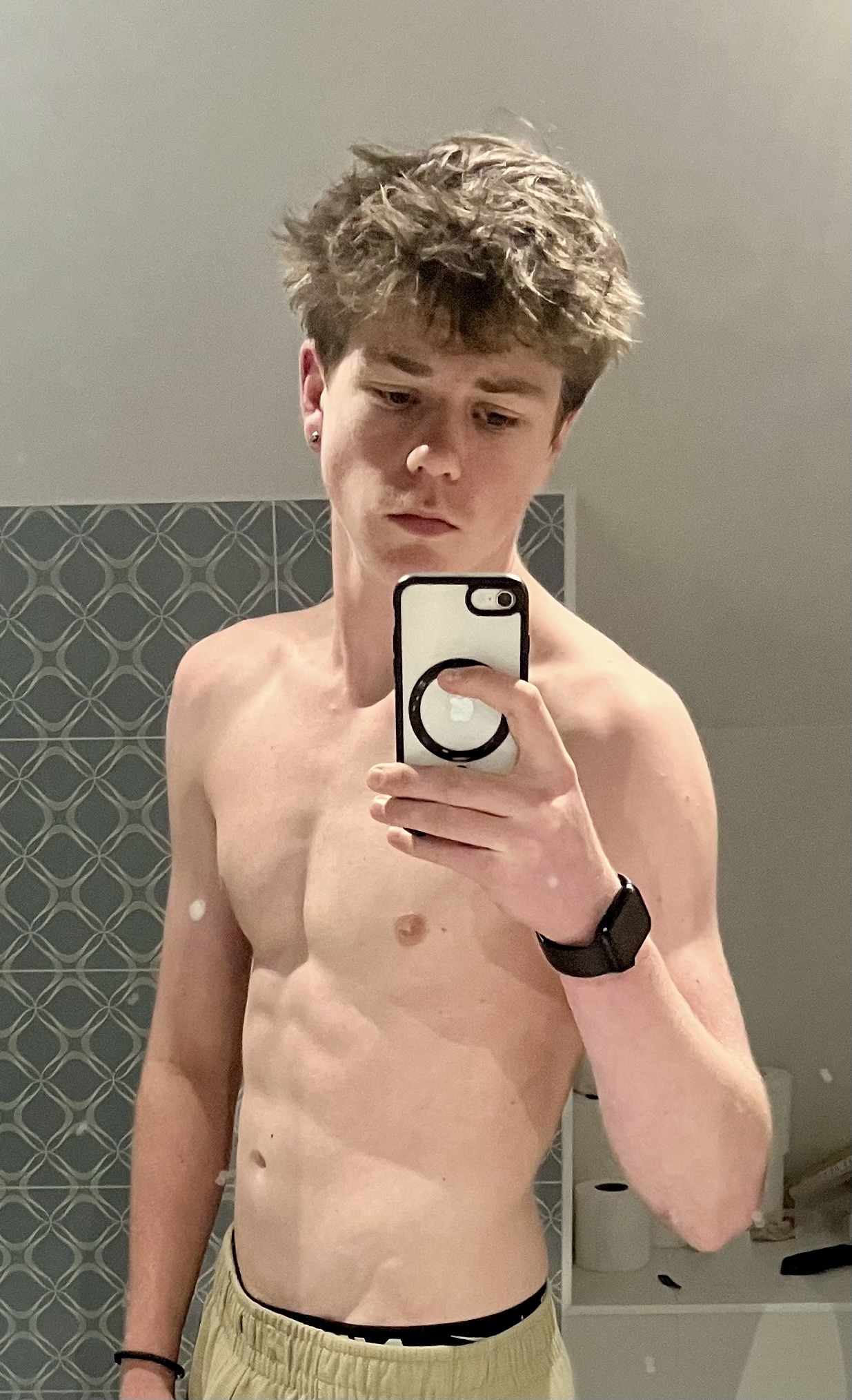 Profil de Tony, 19 ans, Lieu gay à Viano