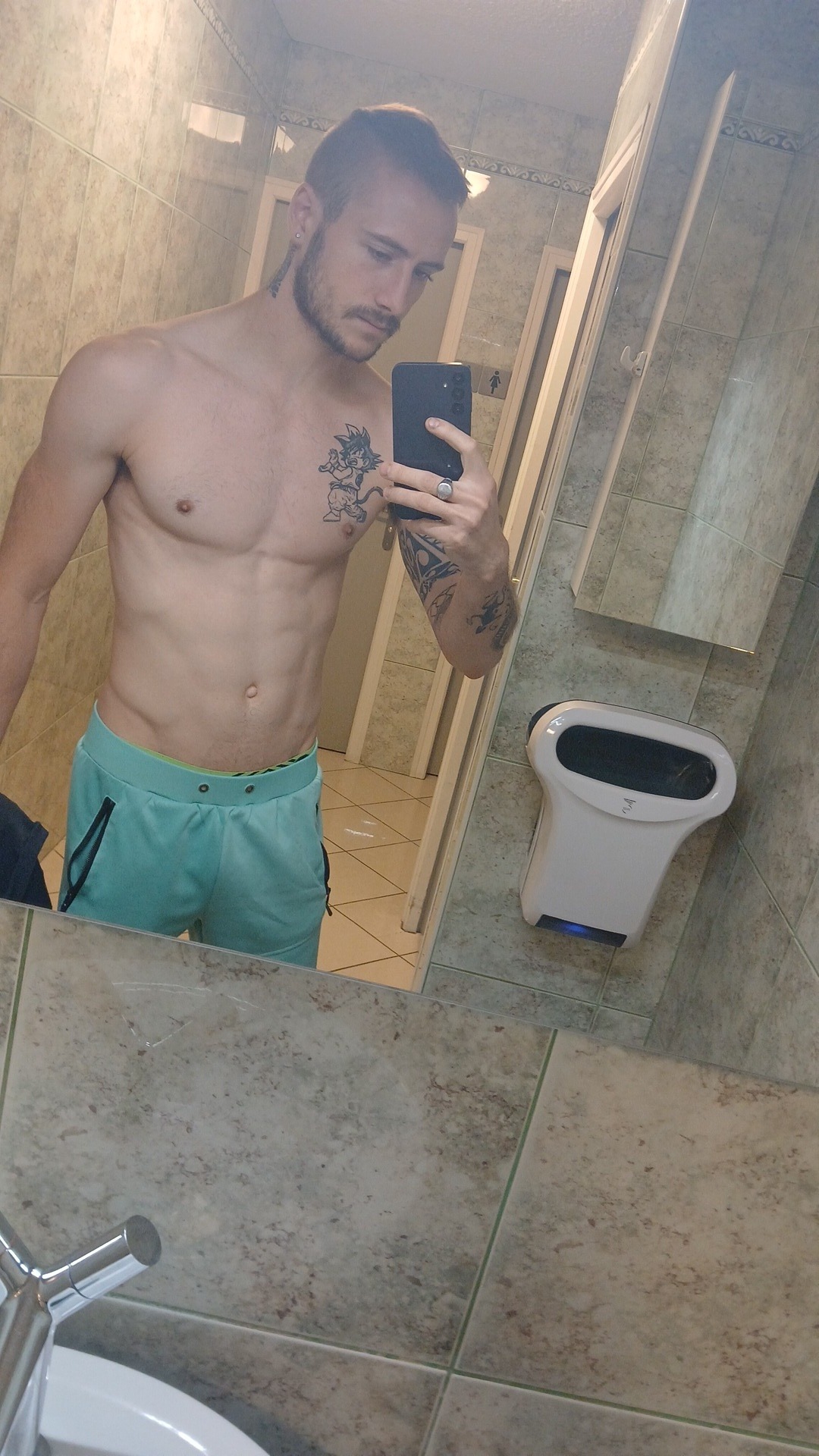 Profil de Moulay, 25 ans, Lieu gay à Morcles