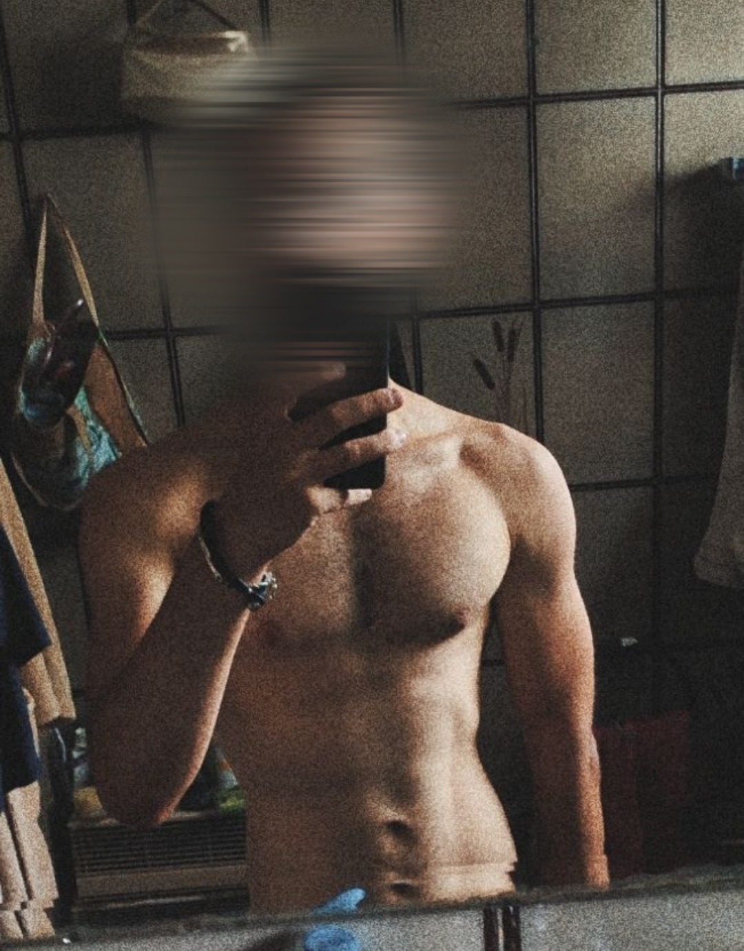 Profil de Menahem-mendel, 25 ans, Lieu gay à Bibern SH